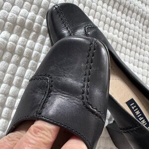 Infinity Genuine Soft Black Leather Heeled Loafers Accent Stiches - size 6